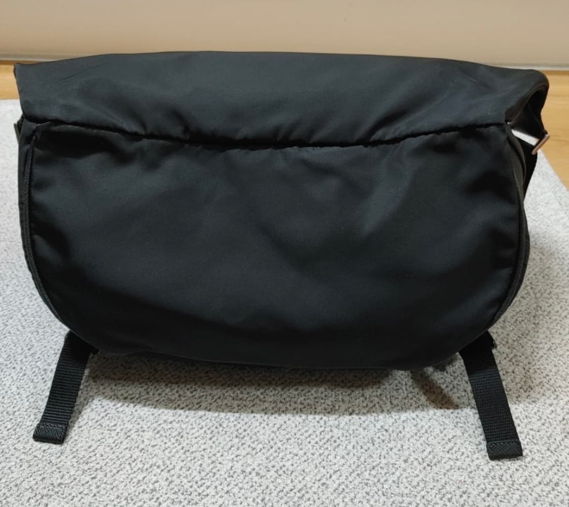 [L] 프라다 테수토 나일론 바이커백 크로스백 블랙 라지 2VH994 상품이미지4