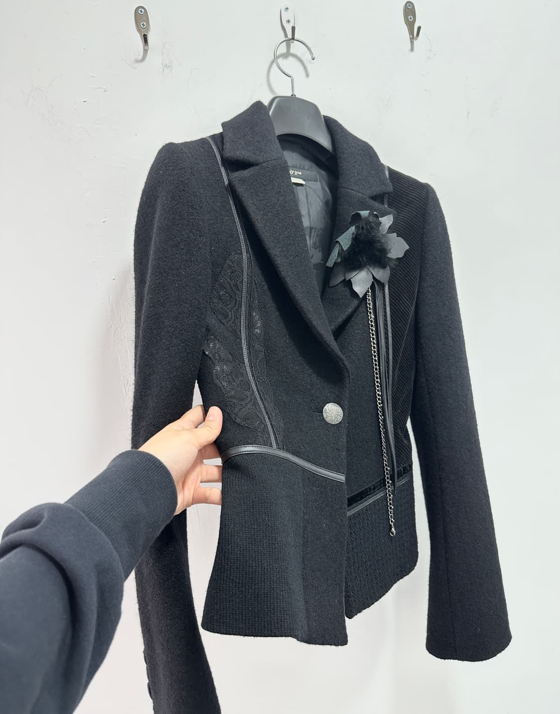 Brooch detail mixed texture jacket 상품이미지4