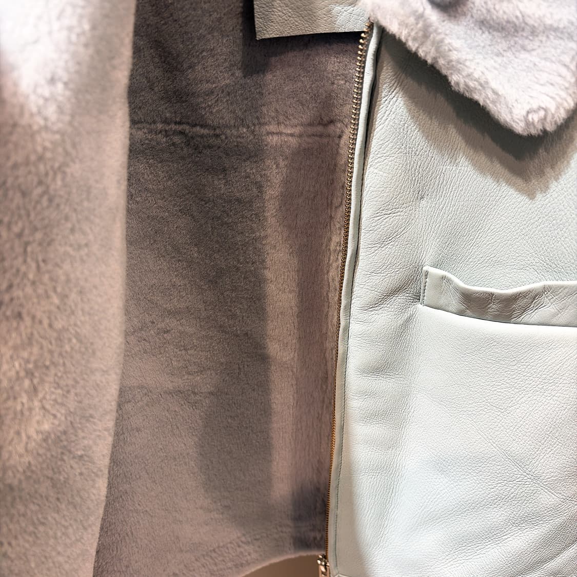 (정품/새상품) 앤 베스트 여성 스카이블루 양가죽 양털 무스탕 조끼 상품이미지4