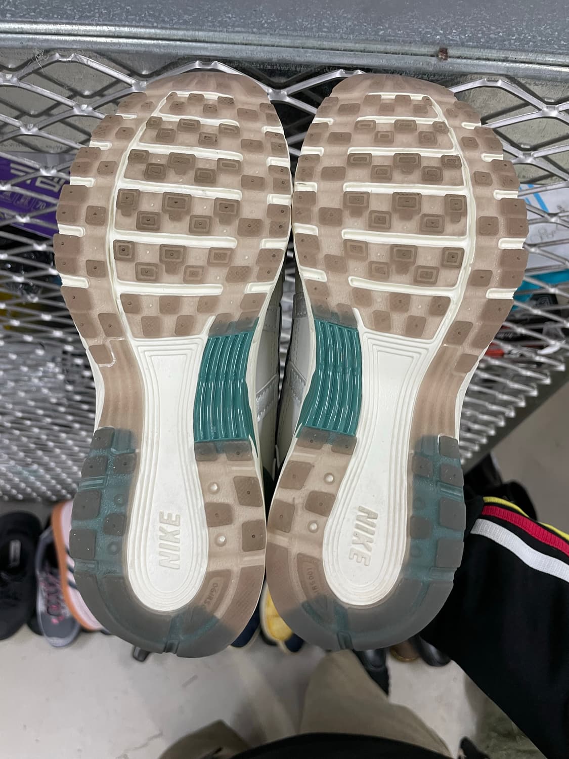 나이키 P-6000 메탈릭 실버 235 상품이미지6