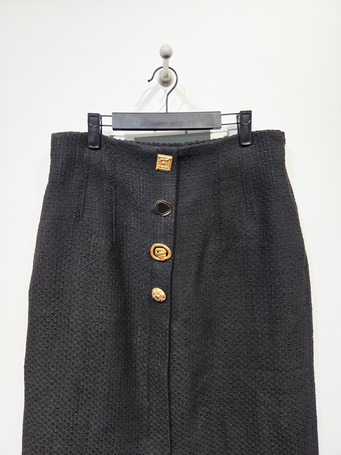 칼라거펠트 파리스 블랙 트위드 버튼 미디 스커트 상품이미지3