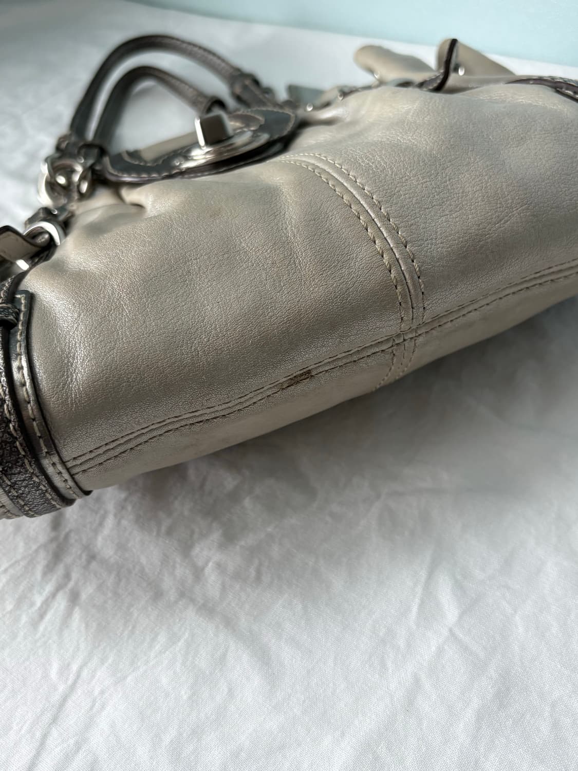 🎉오늘특가🎉Coach silver glitter hand bag 상품이미지8