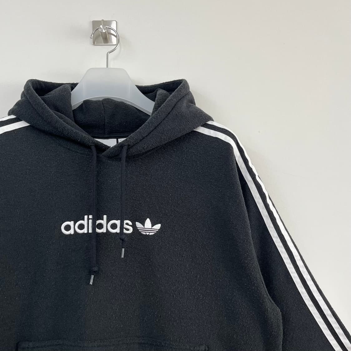 아디다스 빅로고 부클 뽀글이 블랙 후드티 상품이미지5