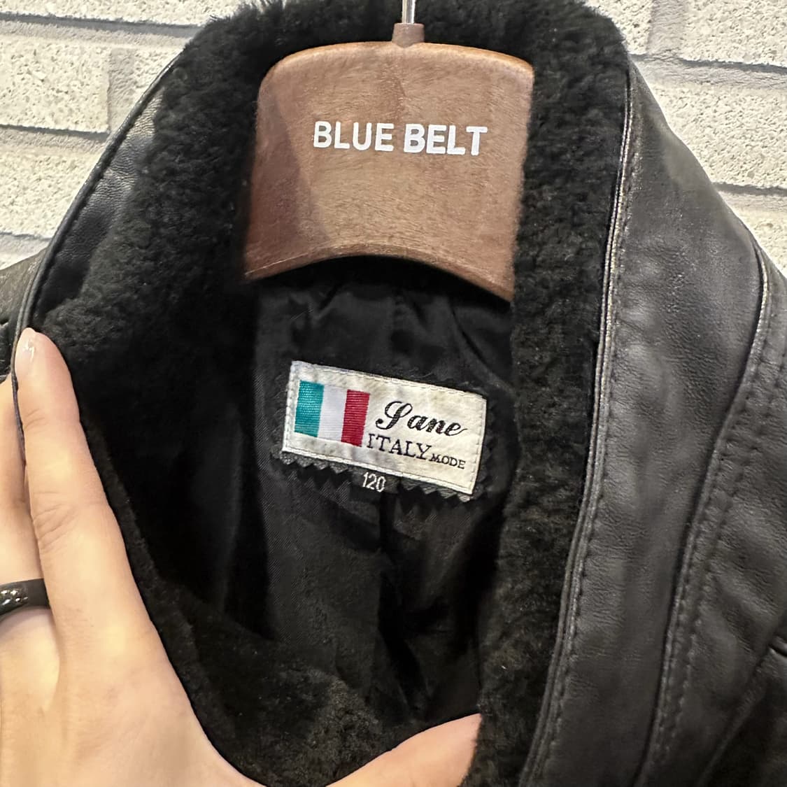 ITALY VINTAGE 패디드 가죽 자켓 플랩포켓 퍼카라넥 디테일 블랙 상품이미지6