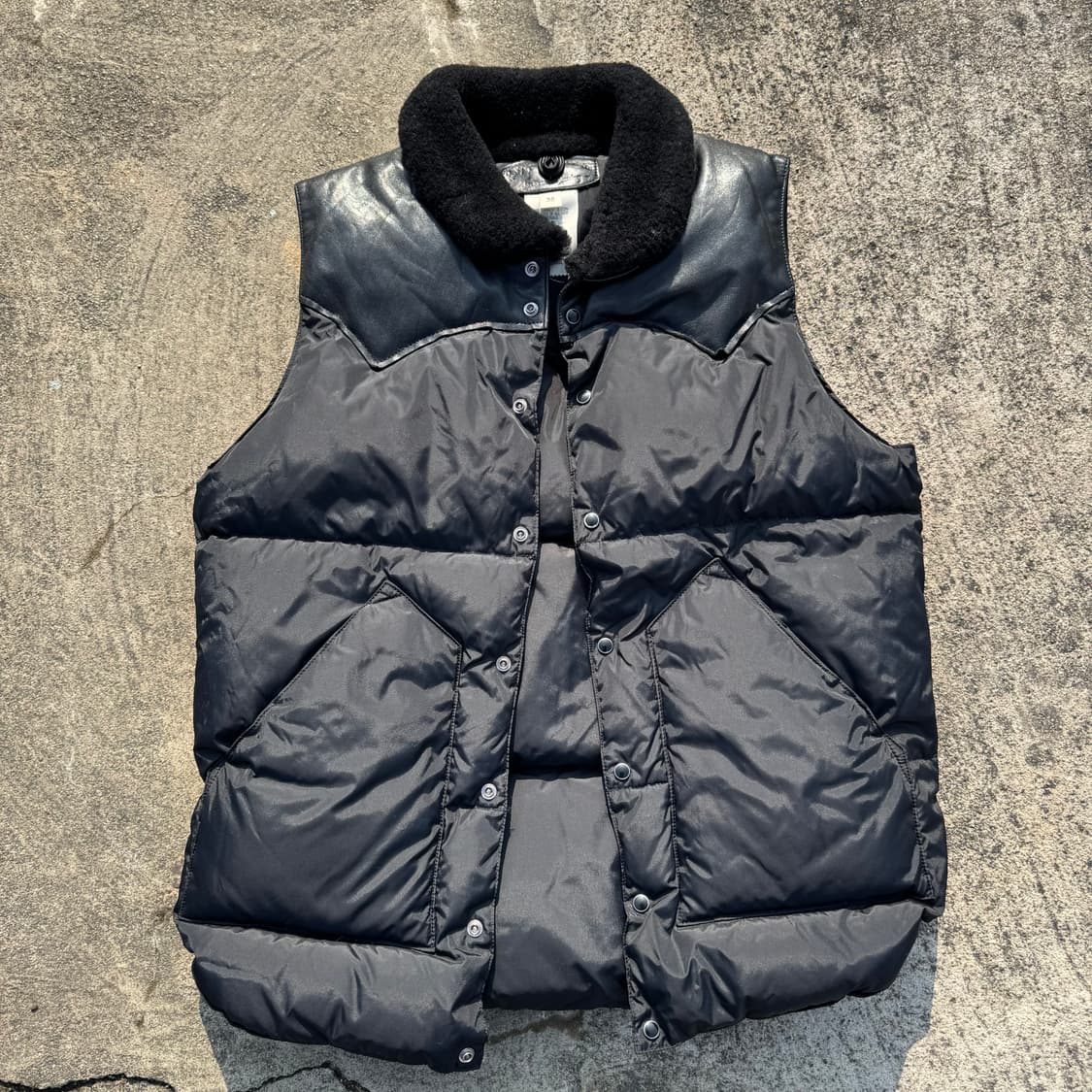 [M] Rocky Mountain 록키마운틴 가죽 디테일 다운 베스트 상품이미지1