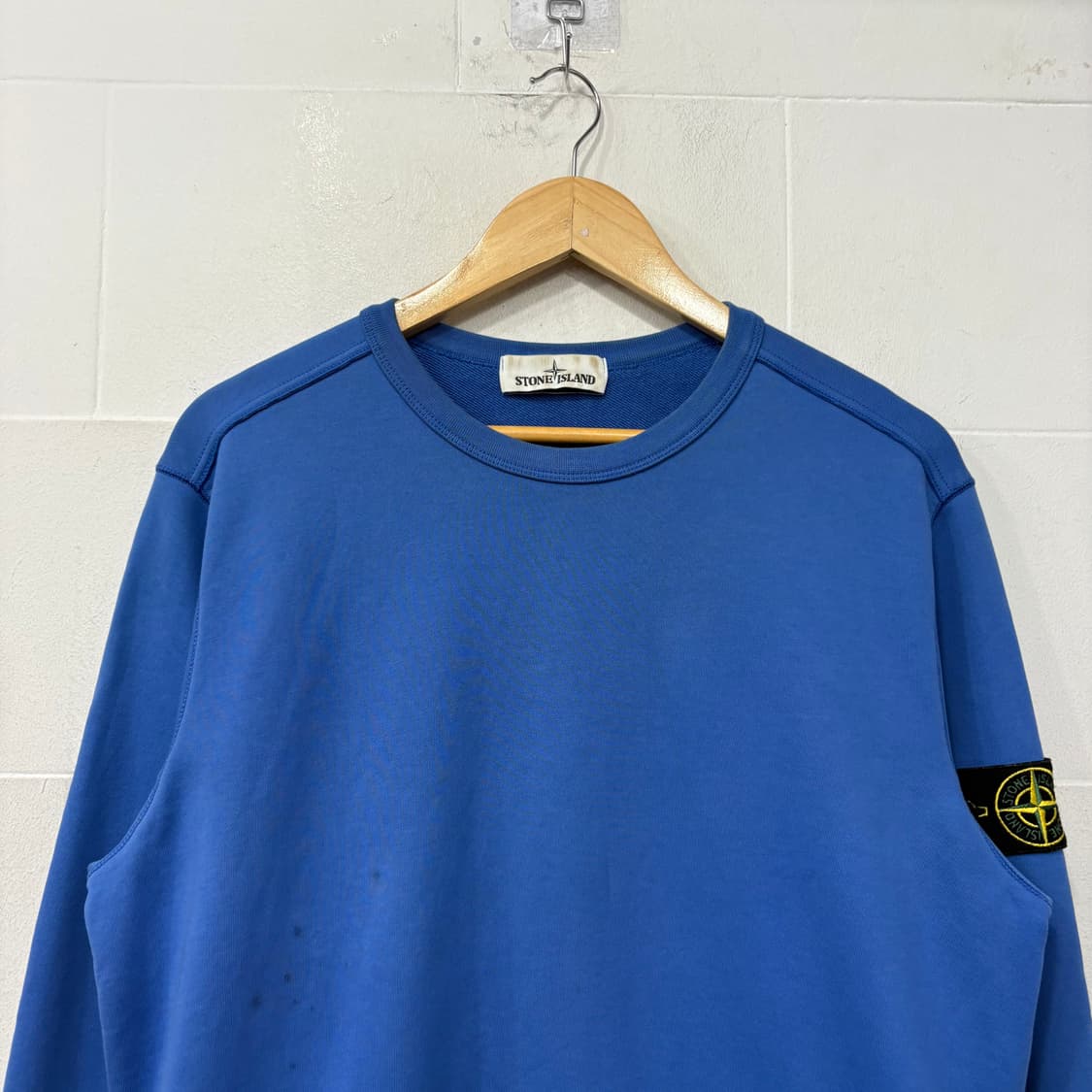 스톤아일랜드 시그니처 와펜 로고 패치 크루넥 스웨트셔츠 상품이미지2