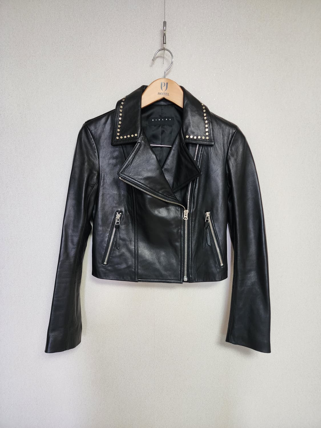 시슬리 블랙 스터드 양가죽 라이더 자켓 상품이미지1
