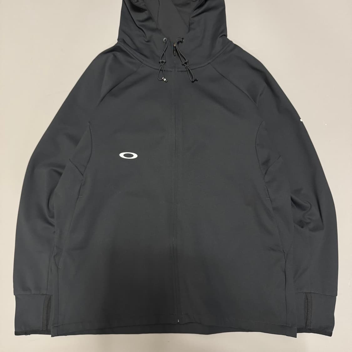 오클리(OAKLEY) 블랙컬러 인핸스 그리드 폴리에스터 후드 윈드브레이커 상품이미지9