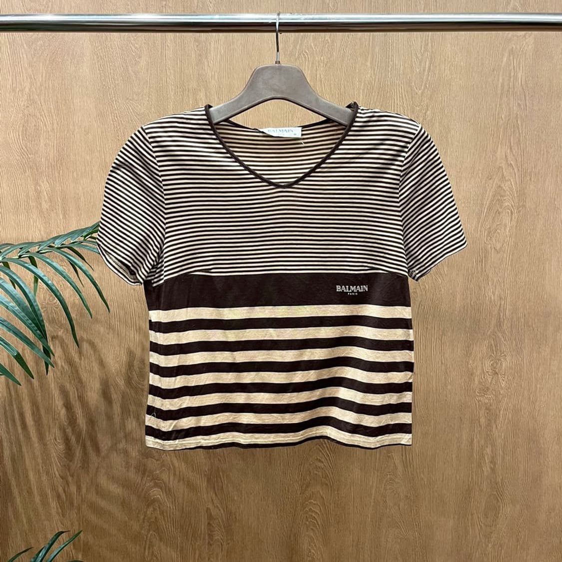 발망 코튼 크롭 반팔 티셔츠 스트라이프 패턴 숄더 패드 디테일 브라운 상품이미지1