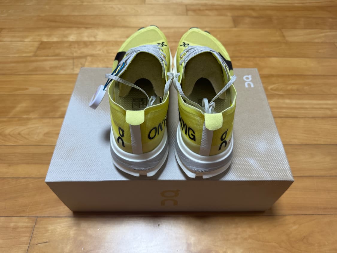 [265, 새상품] 온 러닝 클라우드붐 스트라이크 라임라이트 울프 상품이미지4