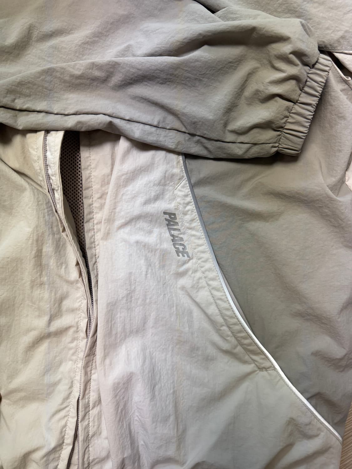 Palace 바람막이 판매합니다(size XL) 상품이미지2