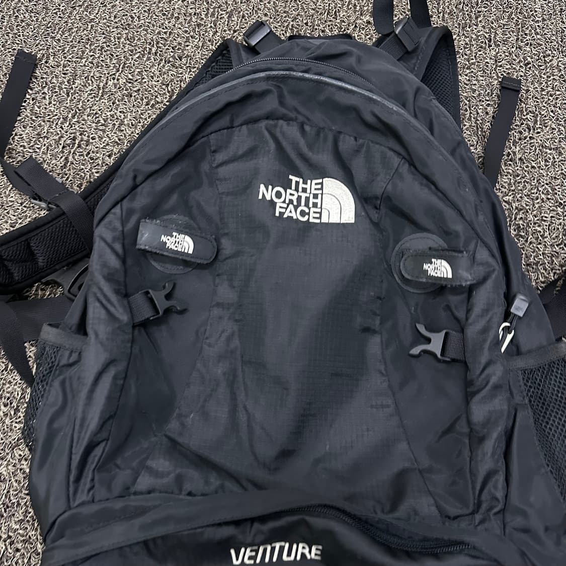 노스페이스 30L 벤처 백팩 가방 블랙 상품이미지2