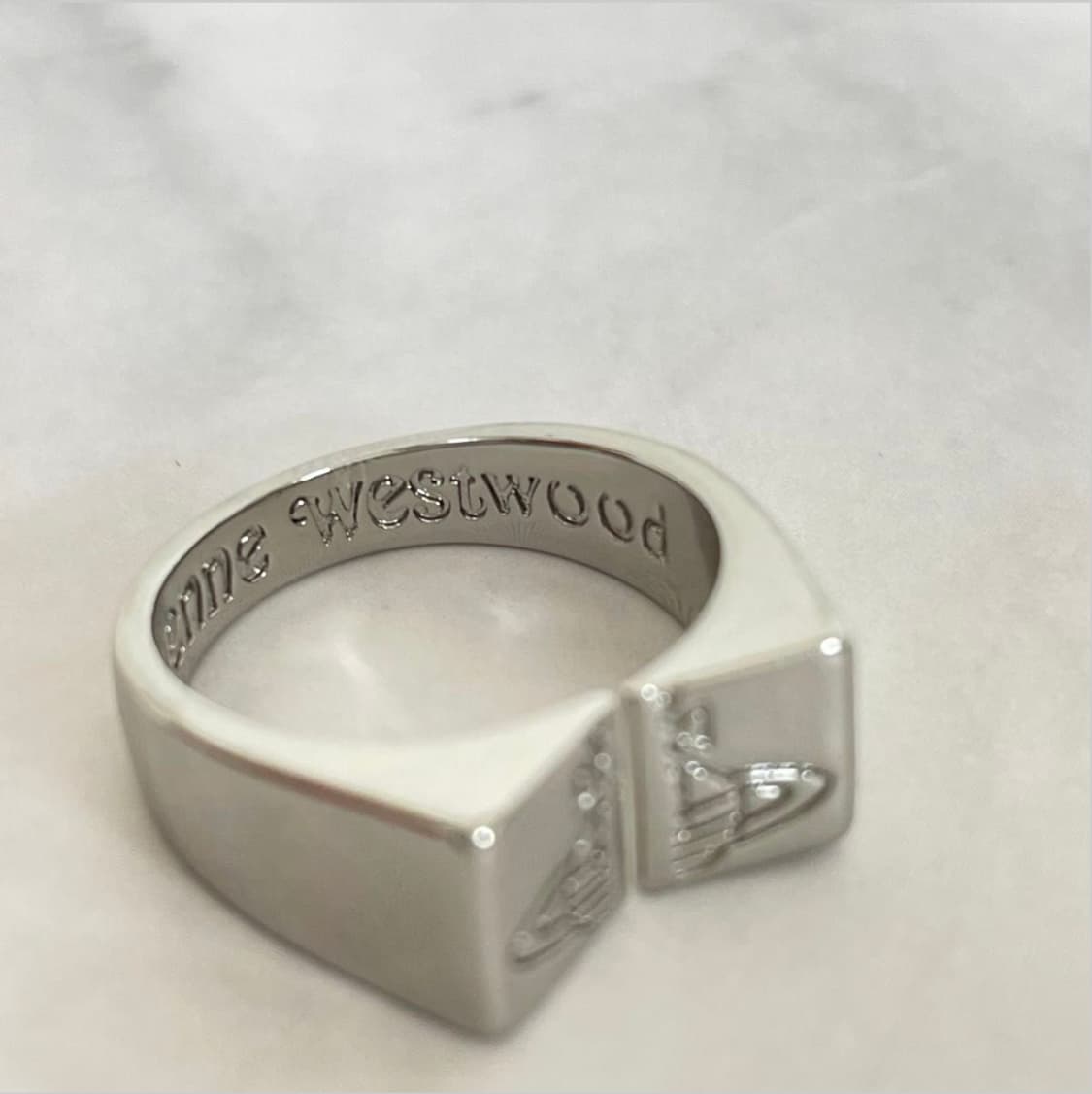 비비안웨스트우드 아카이브 레터링 orb 로고링 반지 상품이미지3