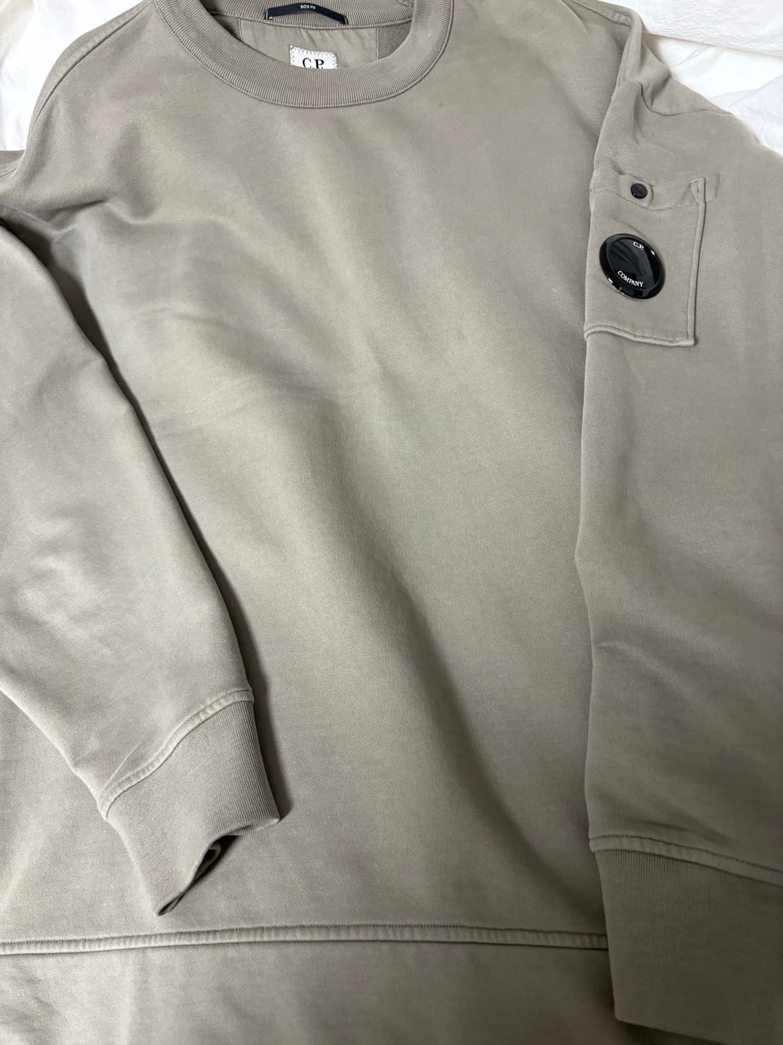 [실착2회] CP컴퍼니 박스핏 맨투맨 카키 상품이미지1