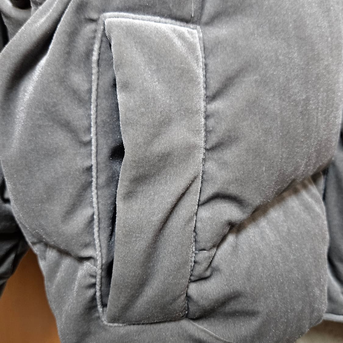 디즈니 앨리스 벨벳 패딩 (그레이) / 실착 5회 미만 / 상태 좋음 상품이미지5