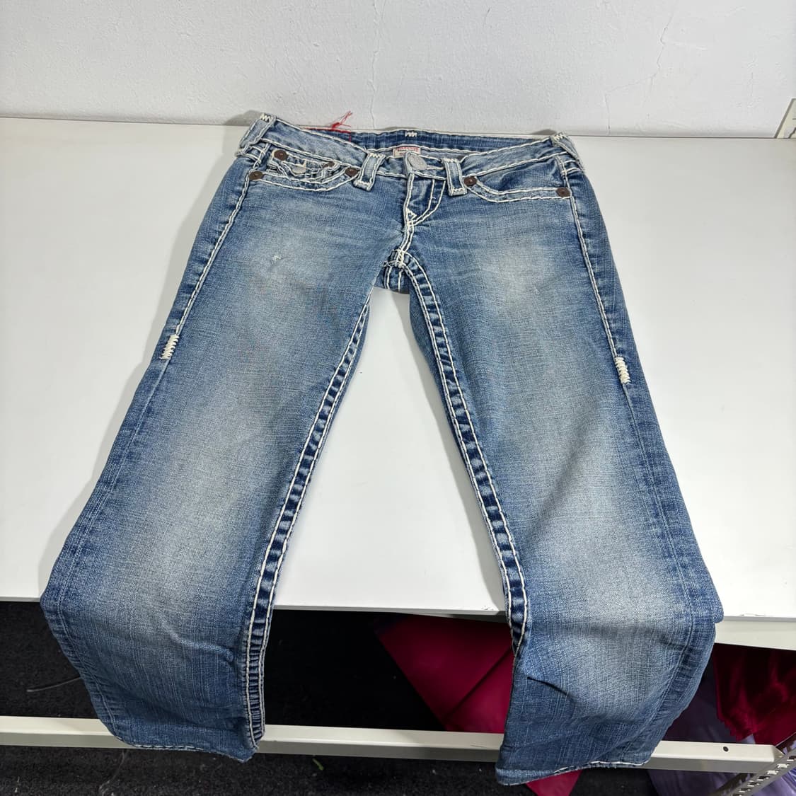 26 트루릴리전 연청 화이트스티치 일자핏 데님팬츠 상품이미지4