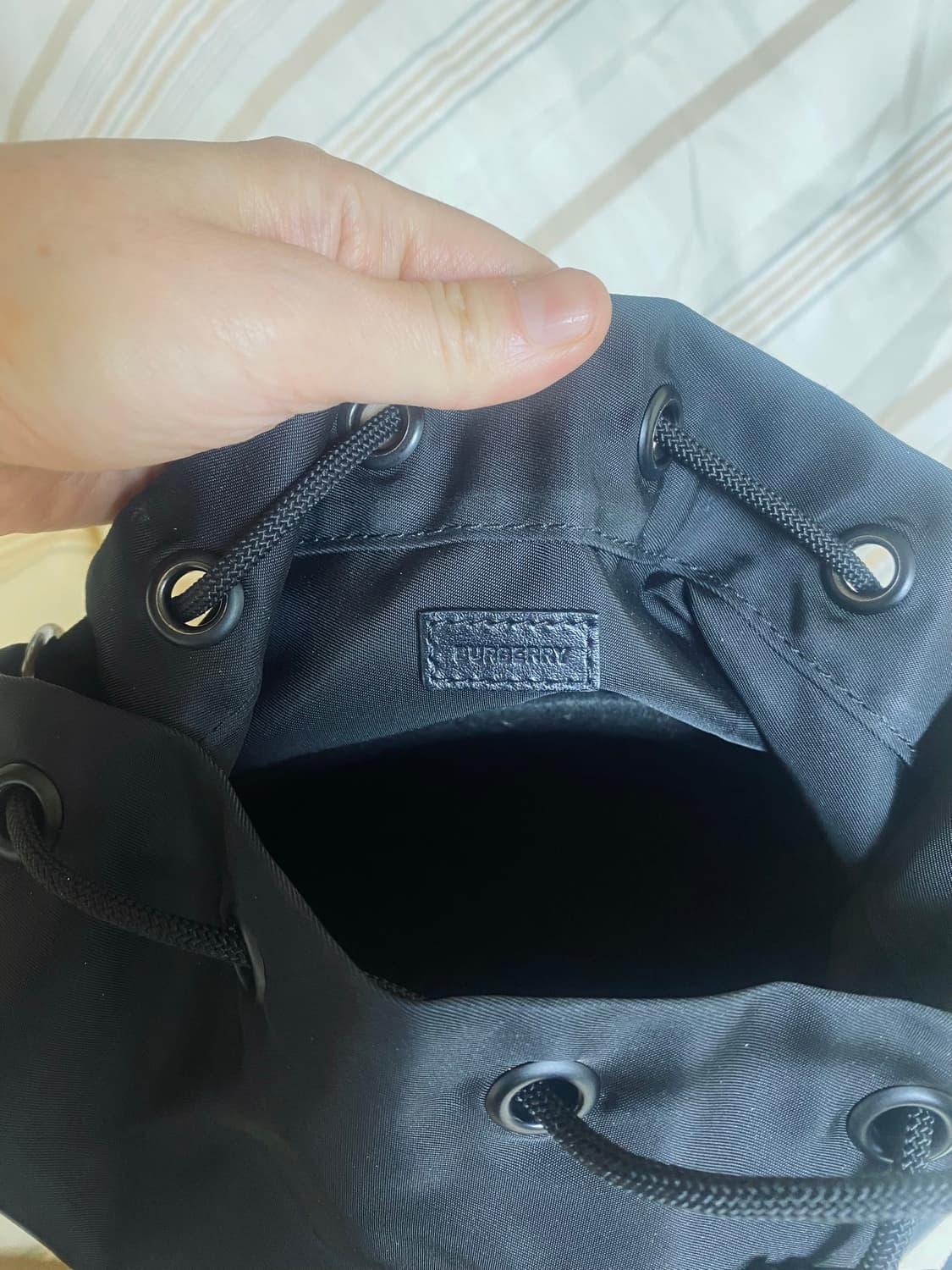 버버리 포이베 버킷백 블랙 상품이미지3