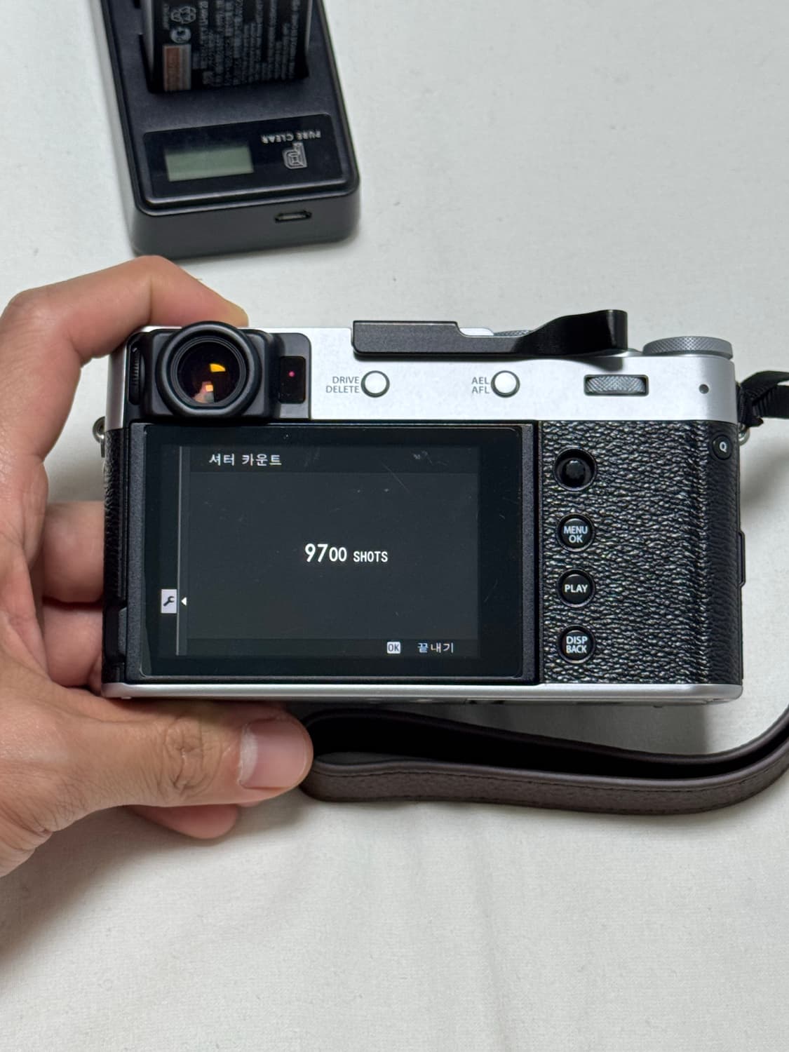 후지필름 X100V 실버 / S급 상태 풀박스 (9700컷)  상품이미지5