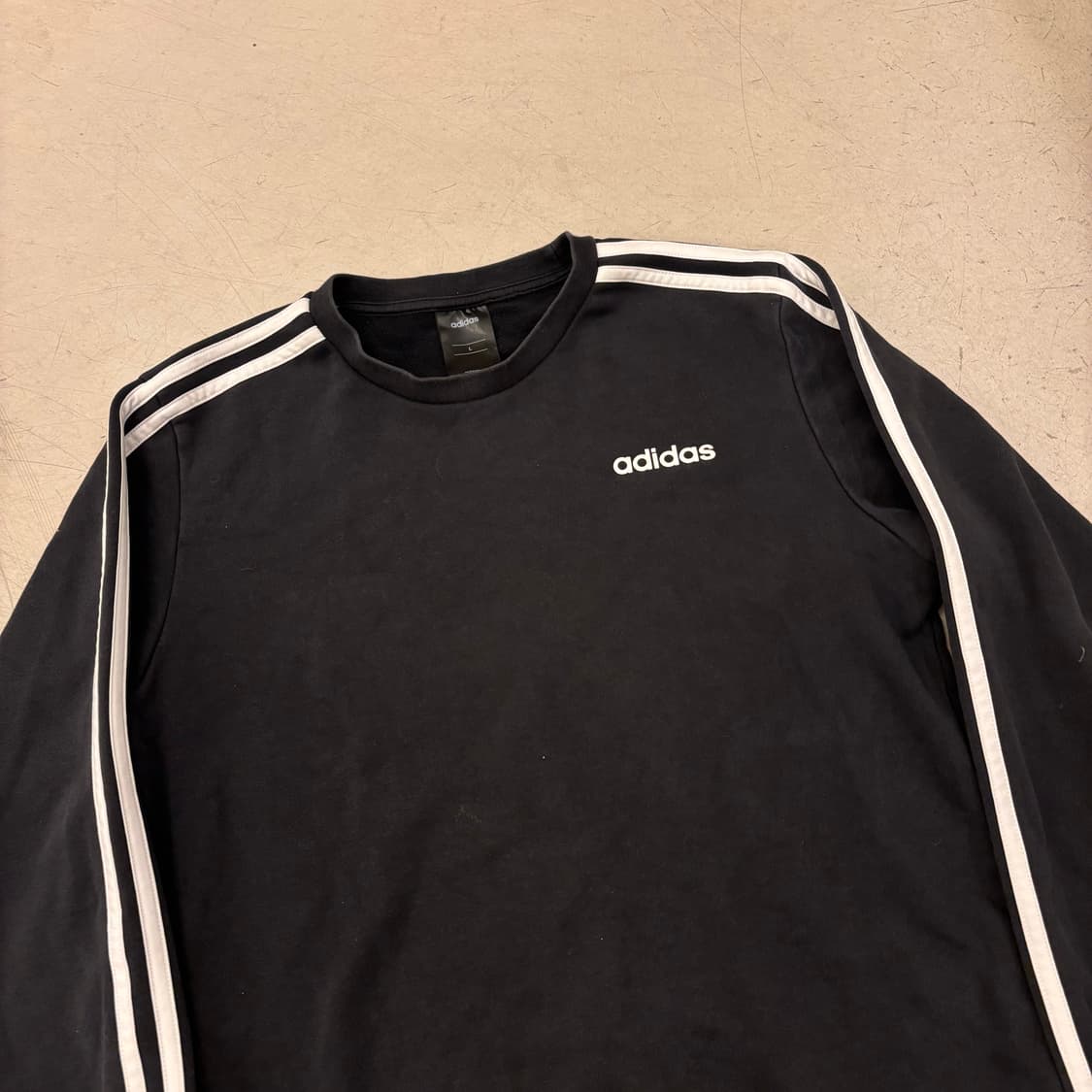 아디다스 스몰로고 삼선 맨투맨 상품이미지2