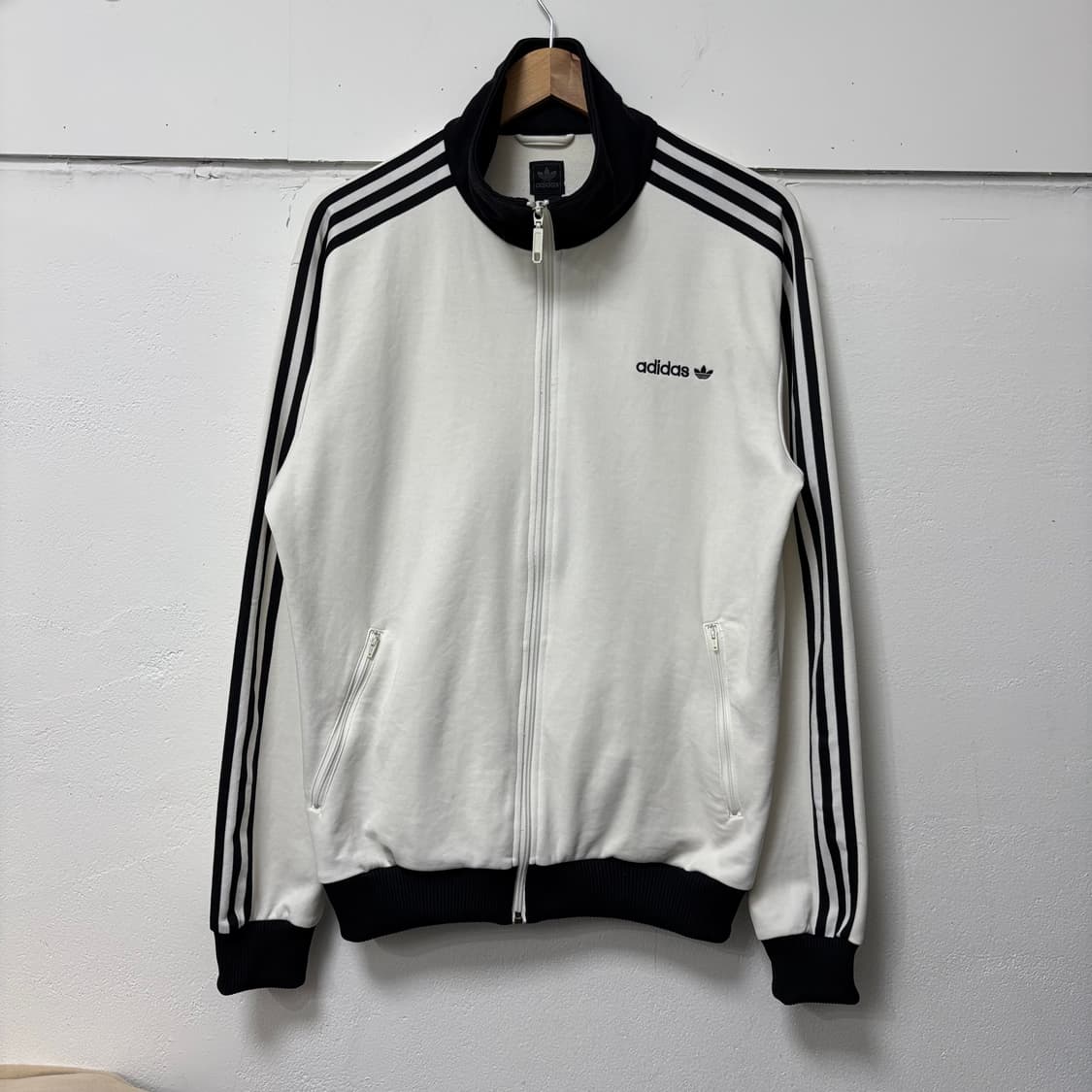 아디다스 검흰 베켄바우어 트랙탑 상품이미지1