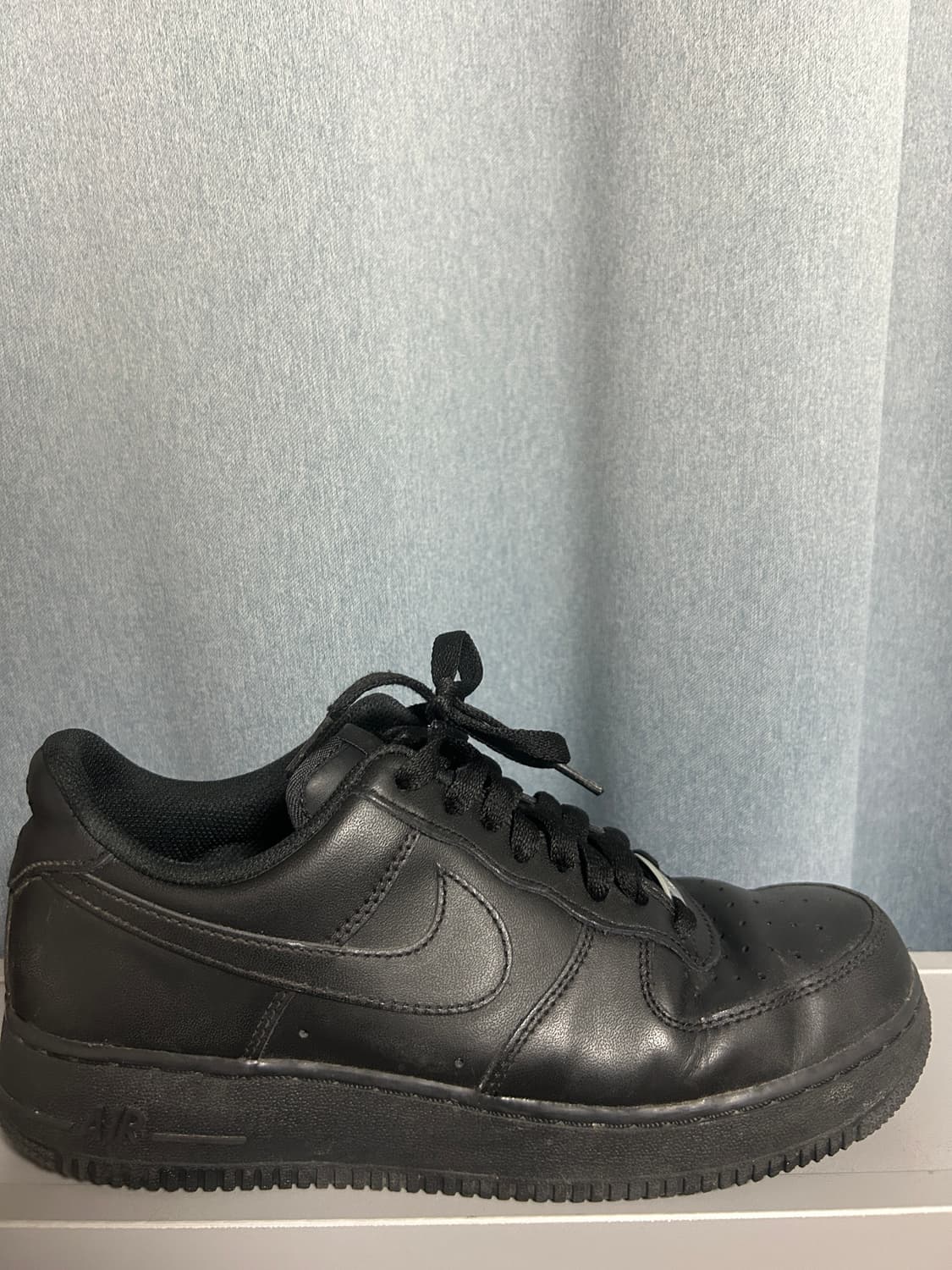 나이키 에어포스 1 '07 로우 트리플 블랙 상품이미지4