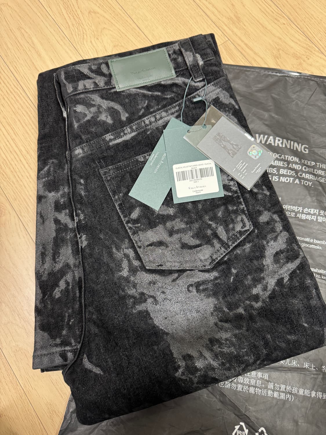 언더마이카 벨벳 플레어진 블랙 1사이즈 판매합니다. 상품이미지5