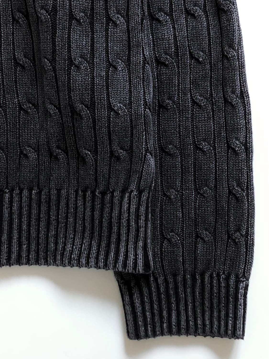 Satur 새터 자수 로고 워싱 차콜 코튼 케이블 니트 상품이미지5