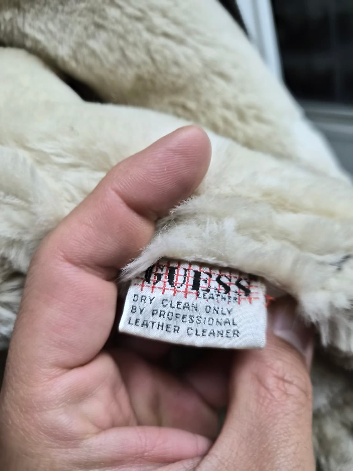 M/100) GUESS 게스 90'S B-3 무스탕 팝니다 상품이미지4