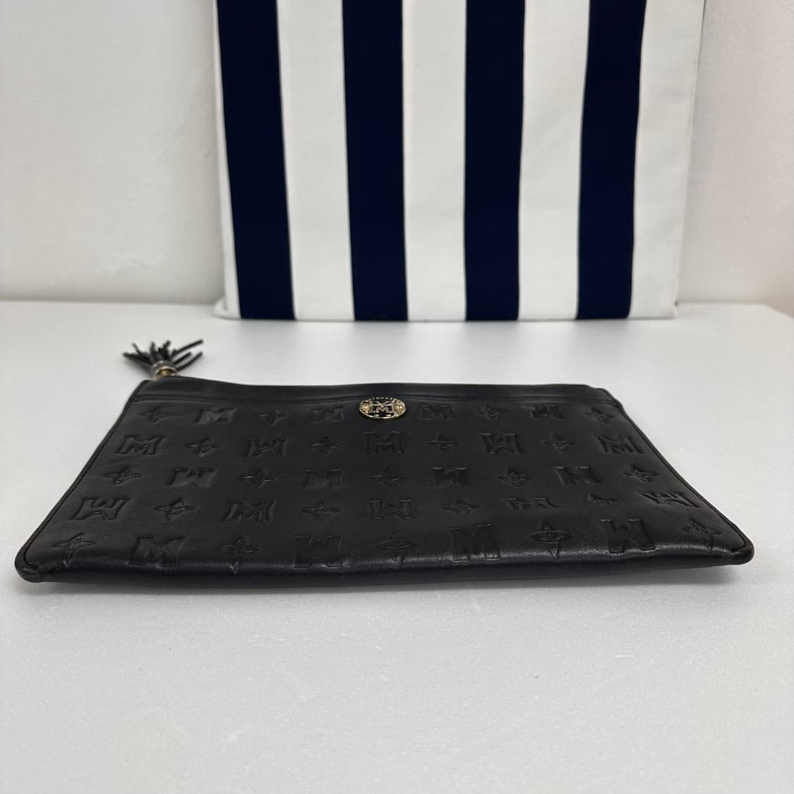 메트로시티 엠보 블랙 클러치백 태슬 지퍼 파우치 상품이미지4