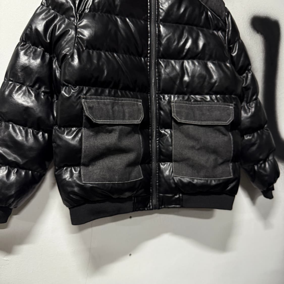 VTG 빈티지 데님 디테일 유광 페이크 레더 다운 점퍼 상품이미지4