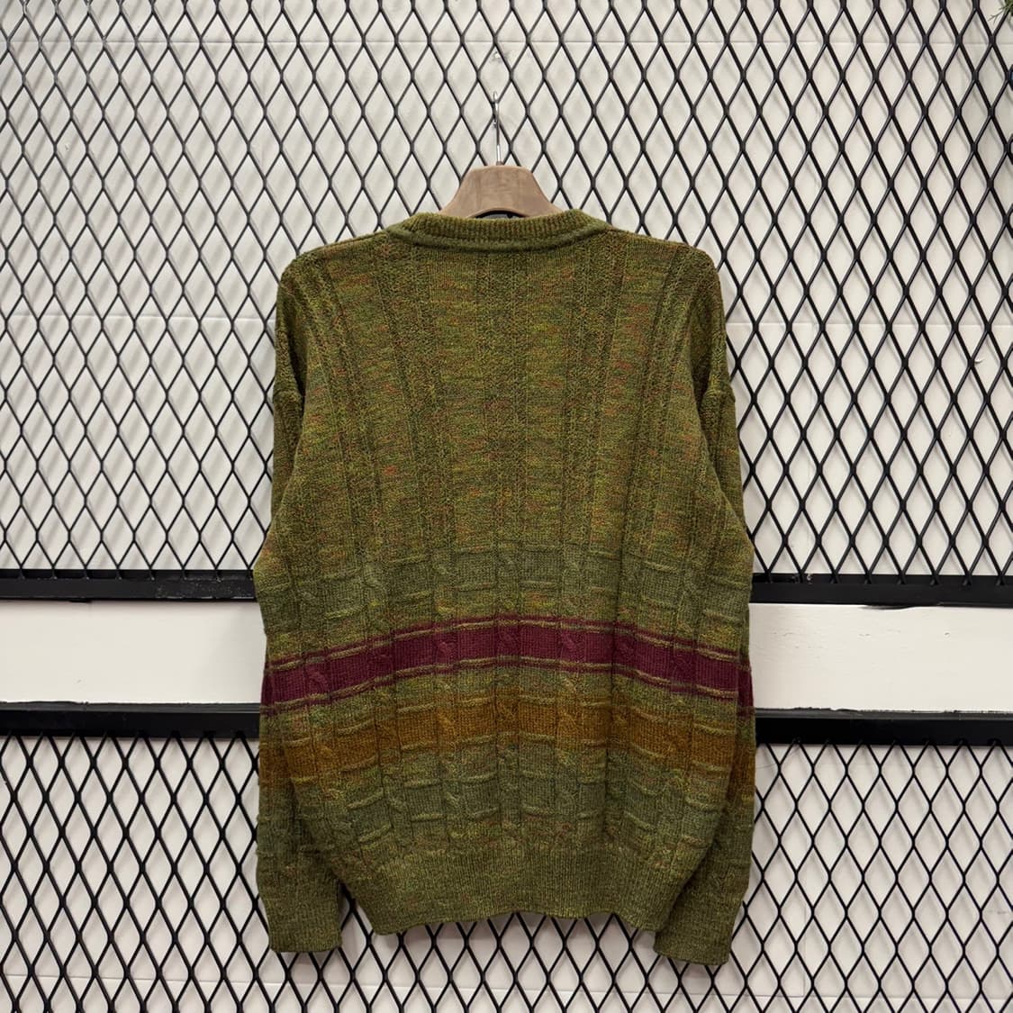 미쏘니 이그잼플 니트 배색 스트라이프 패턴 울 스웨터 카키 상품이미지2