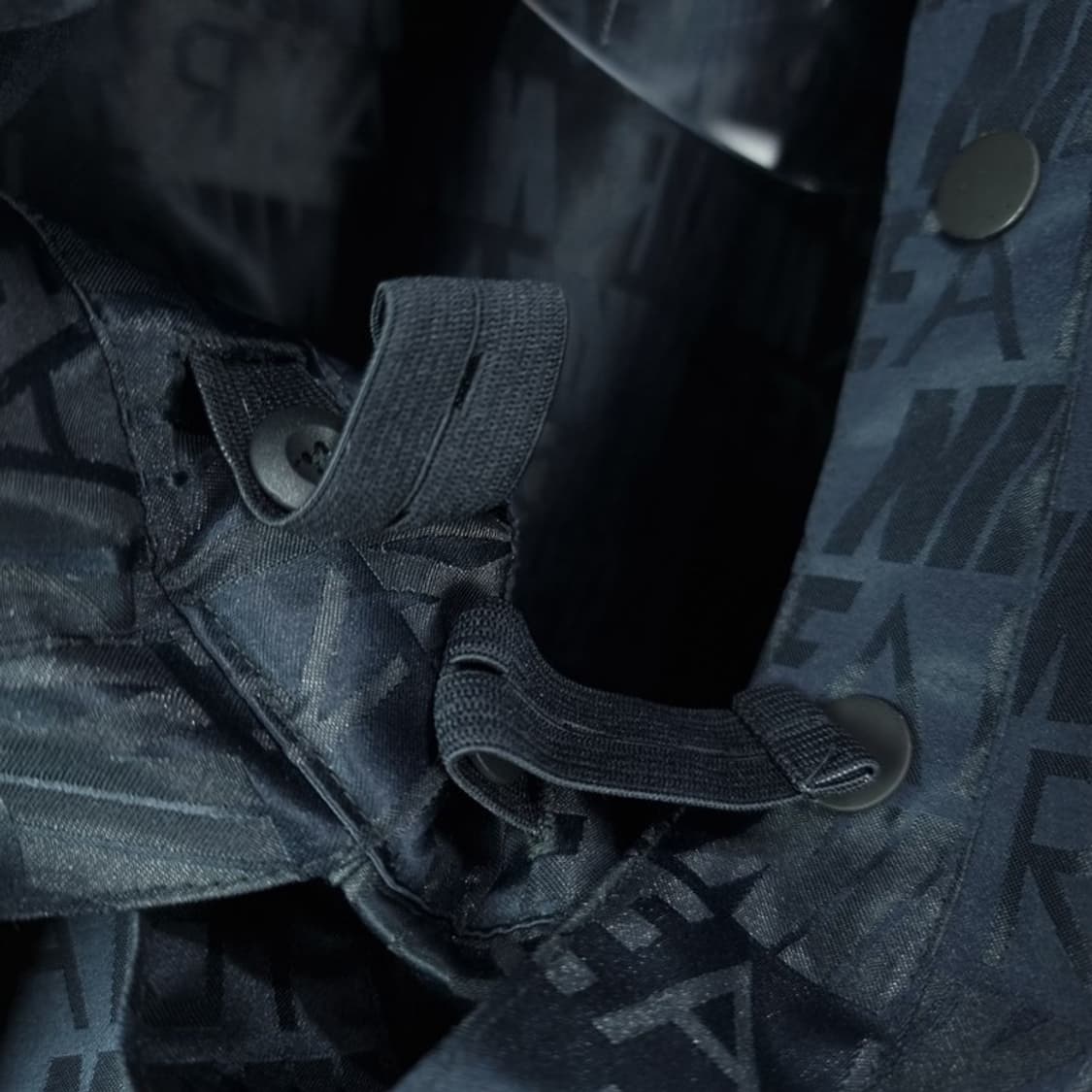 [나이키] 멀티 로고 패턴 사틴 반팔 점프수트 M20132 상품이미지7