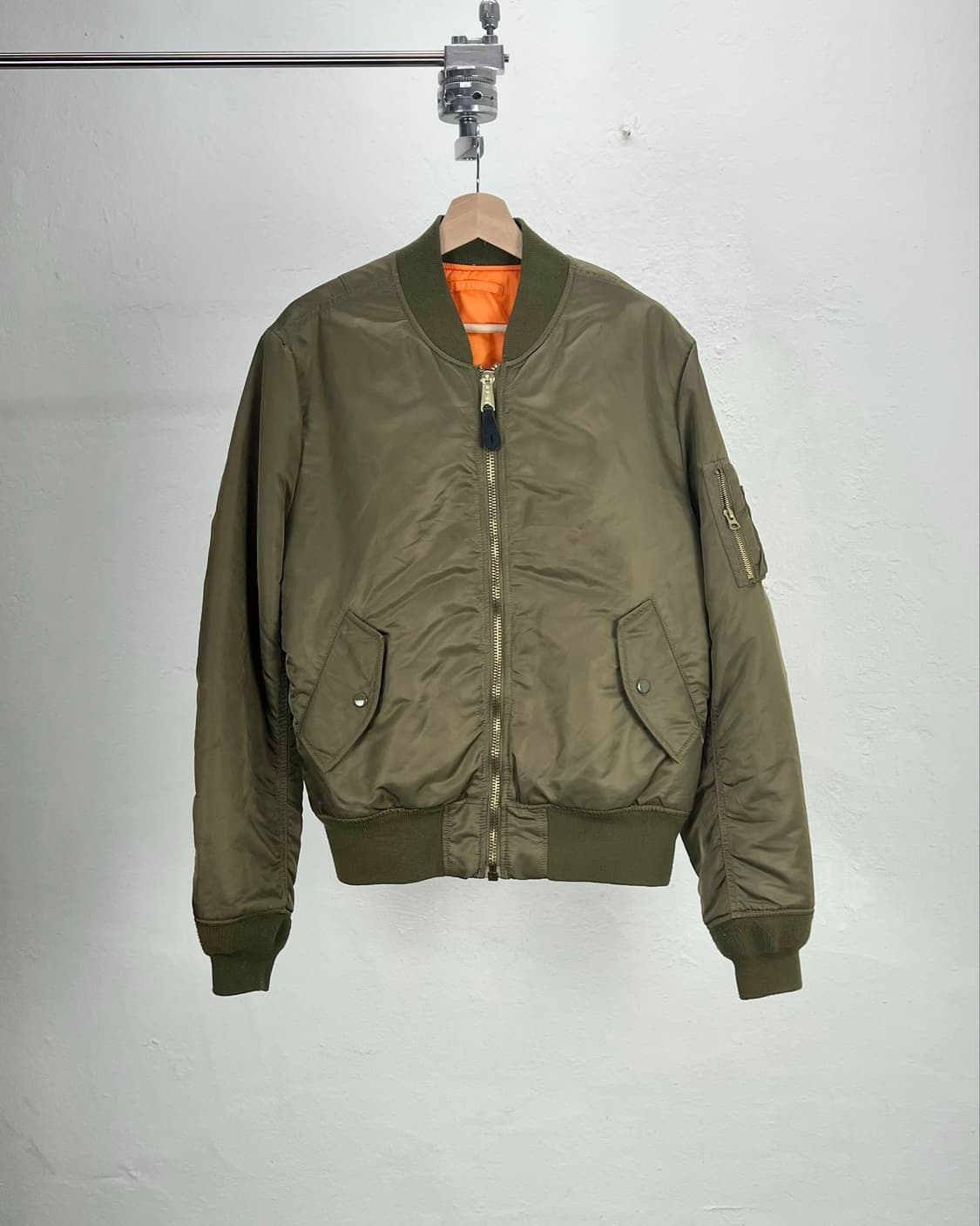 알파인더스트리 올리브 카키 플라이트 봄버 자켓 상품이미지1