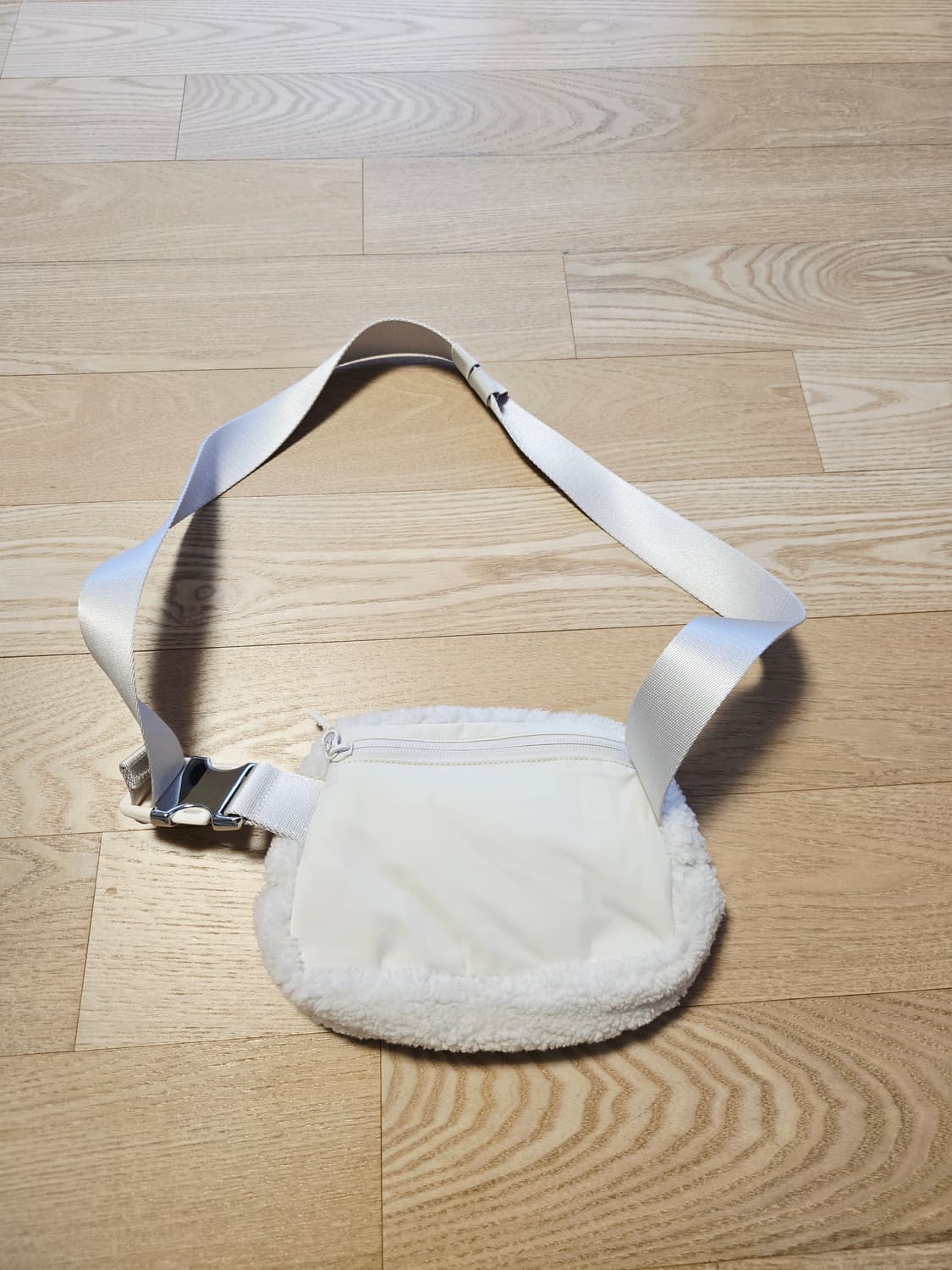 룰루레몬 양털 토끼 벨트백 크로스백 상품이미지4