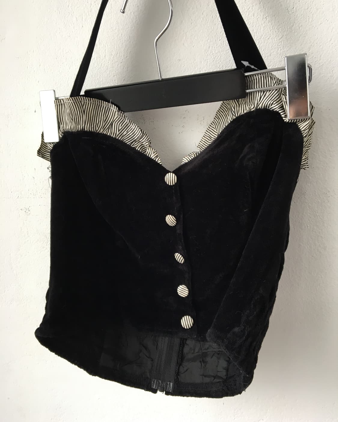 Frill point velvet holter top 상품이미지3