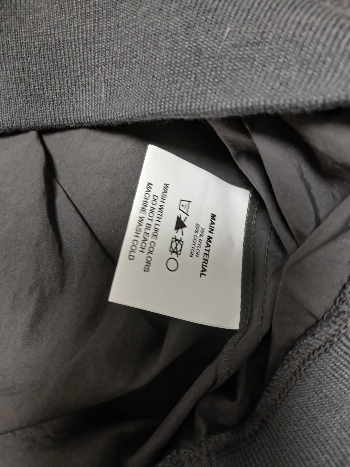 (곤니치와봉쥬르)나일론 웜업(차콜)무신사 상품이미지7