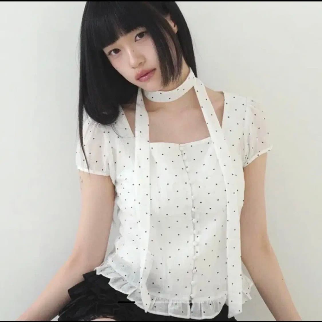 일리고 리본 타이 스퀘어넥 블라우스 화이트 도트 상품이미지1