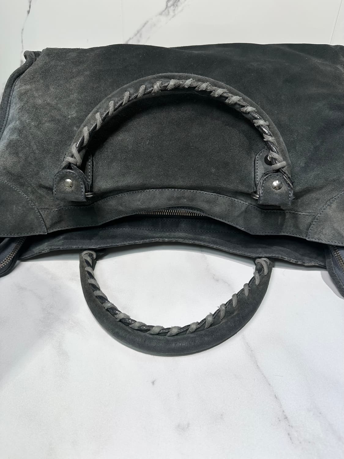 [A 정품] 발렌시아가 시티 모터백 미디움 스웨이드 그레이 상품이미지6