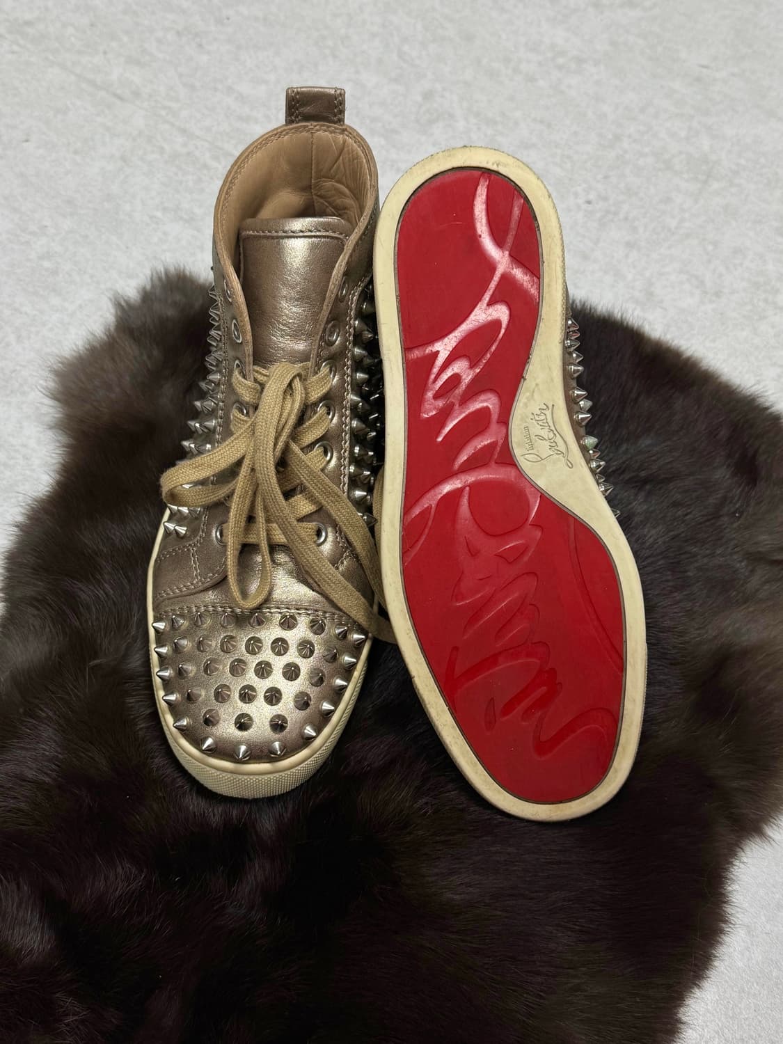 크리스찬 루부탱 스터드 하이탑 스니커즈  상품이미지1