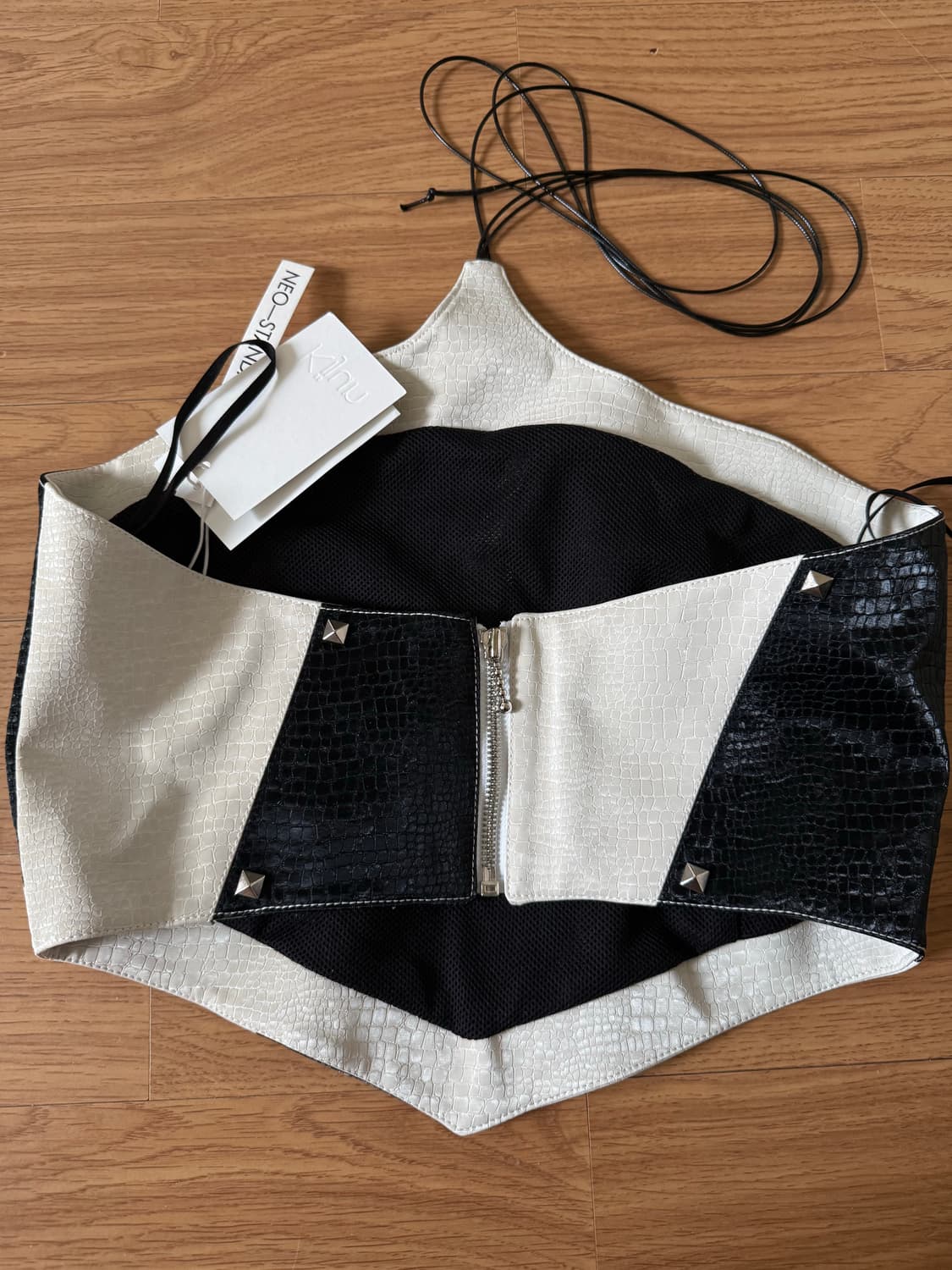 Kijun 기준 홀터넥 탑 상품이미지2