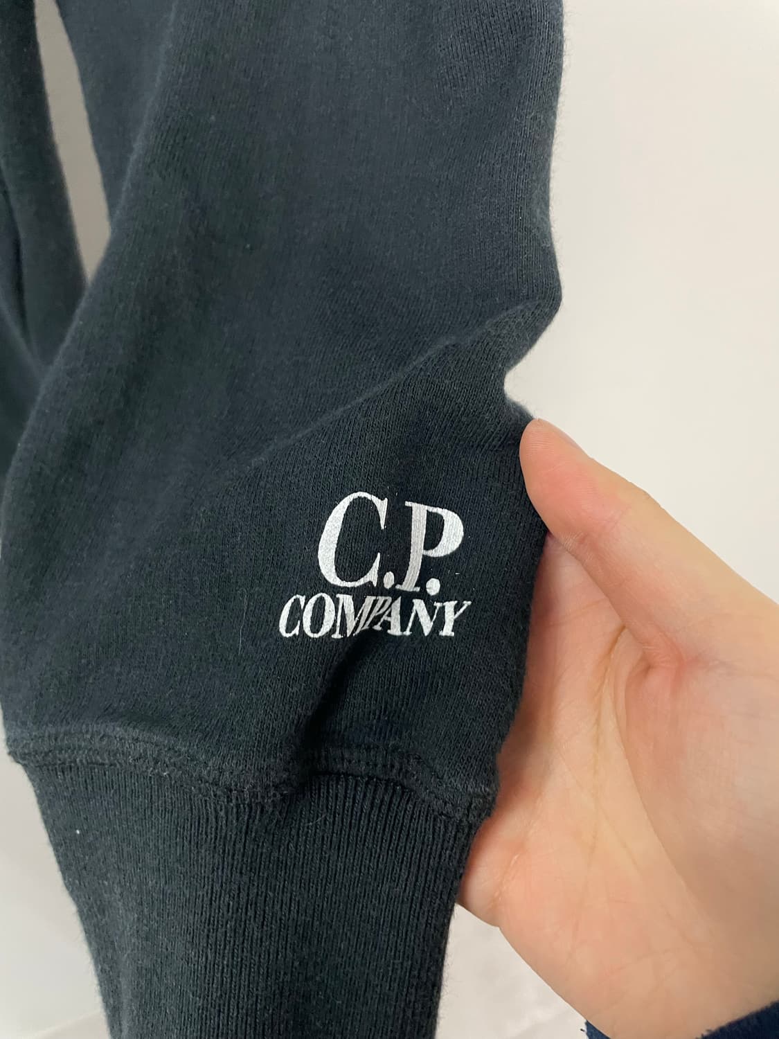 C.P. 컴퍼니 코믹 프린팅 블랙 맨투맨 H2050 상품이미지4