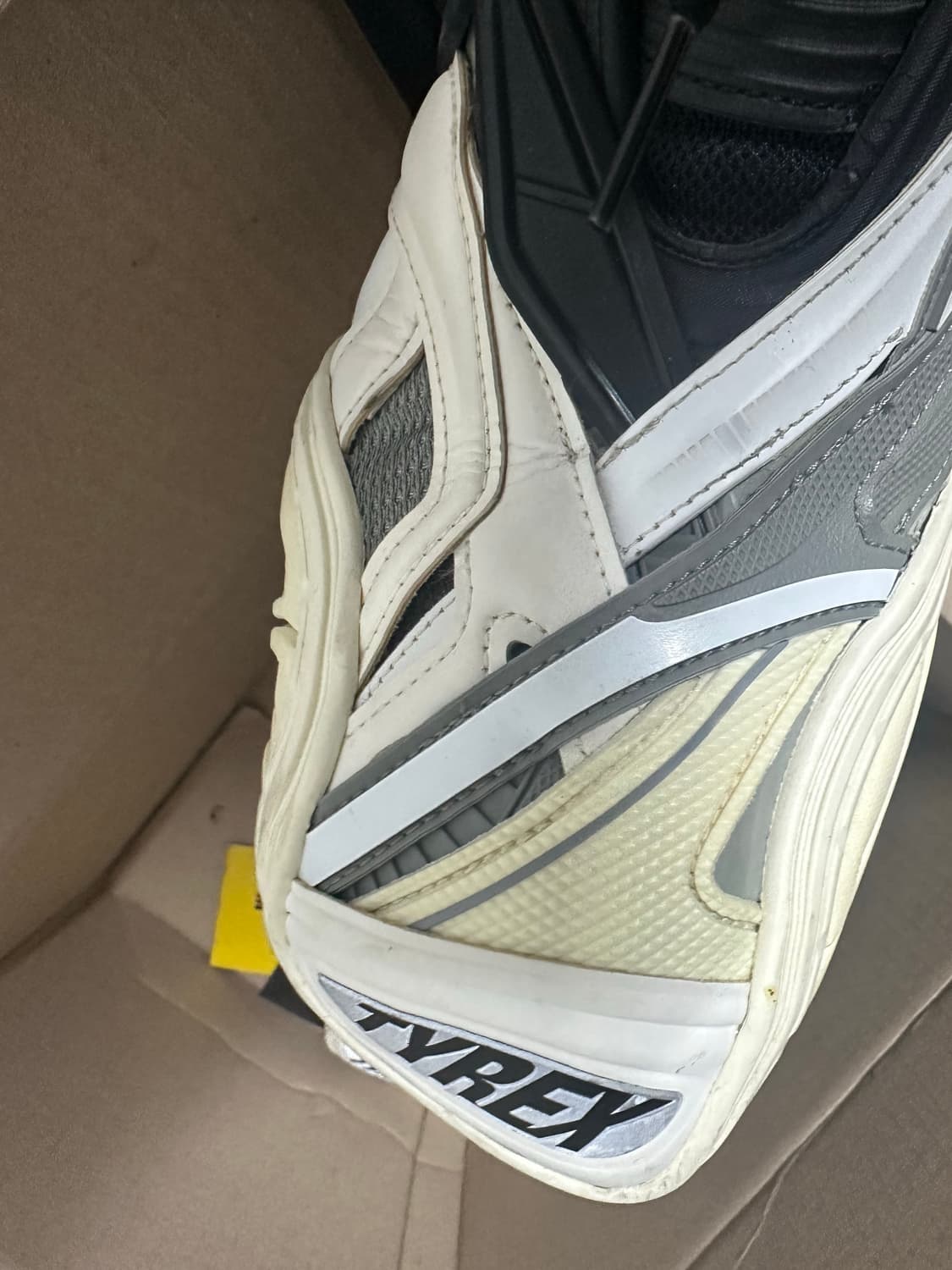 발렌시아가 타이렉스 43 상품이미지1