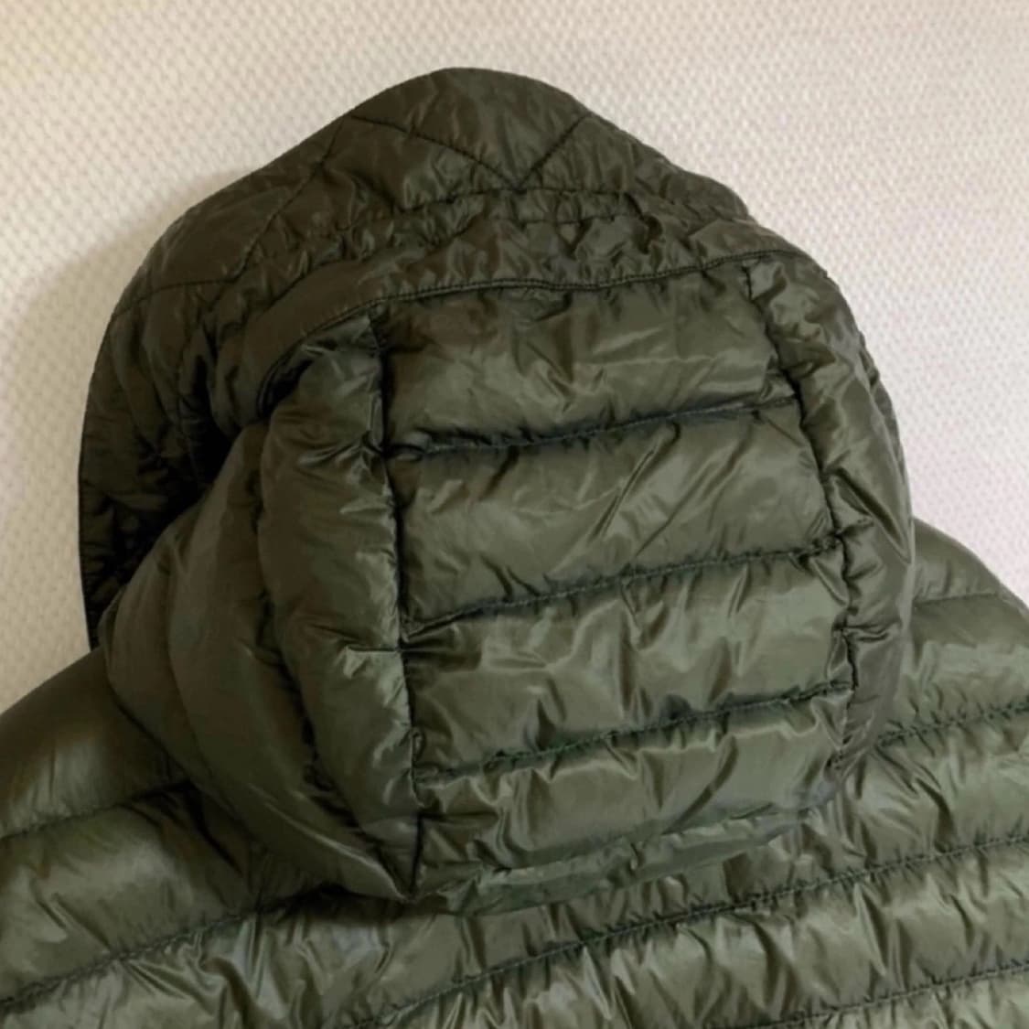 몽클레어 플루톤 카키 후드 경량패딩 2사이즈 상품이미지4
