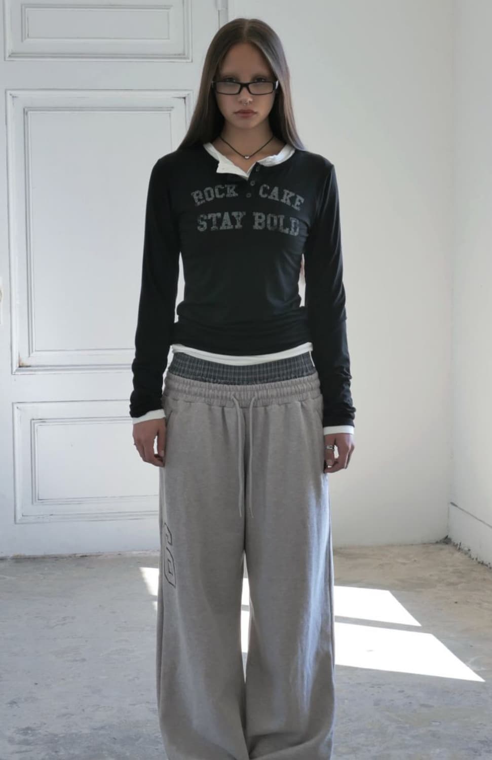 락케이크 Classic Henly Neck Top - Black  상품이미지1