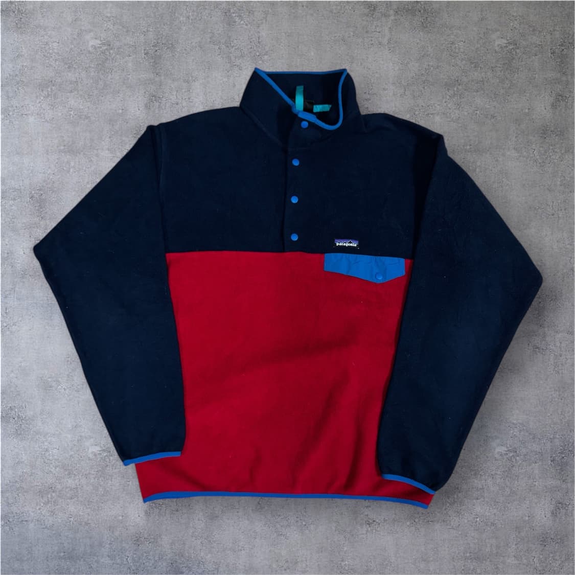 파타고니아 신칠라 컬러블록 네이비레드 L 켄달제너 상품이미지1