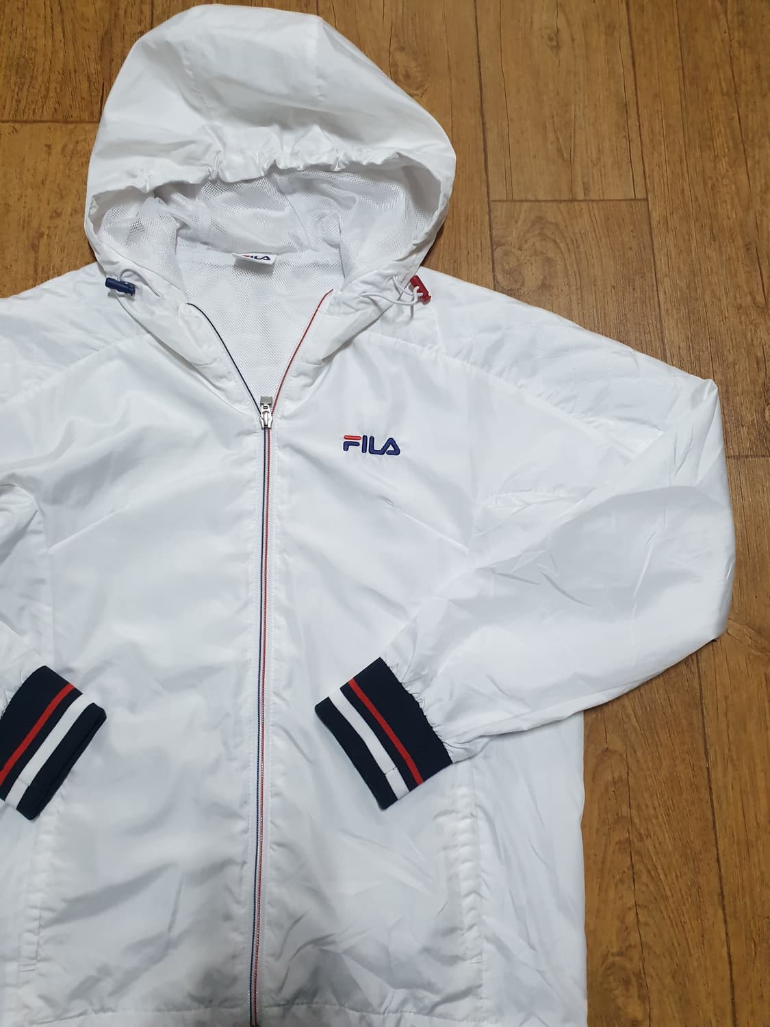 1125 휠라 운동복 바람막이 105 사이즈입니다 상품이미지3