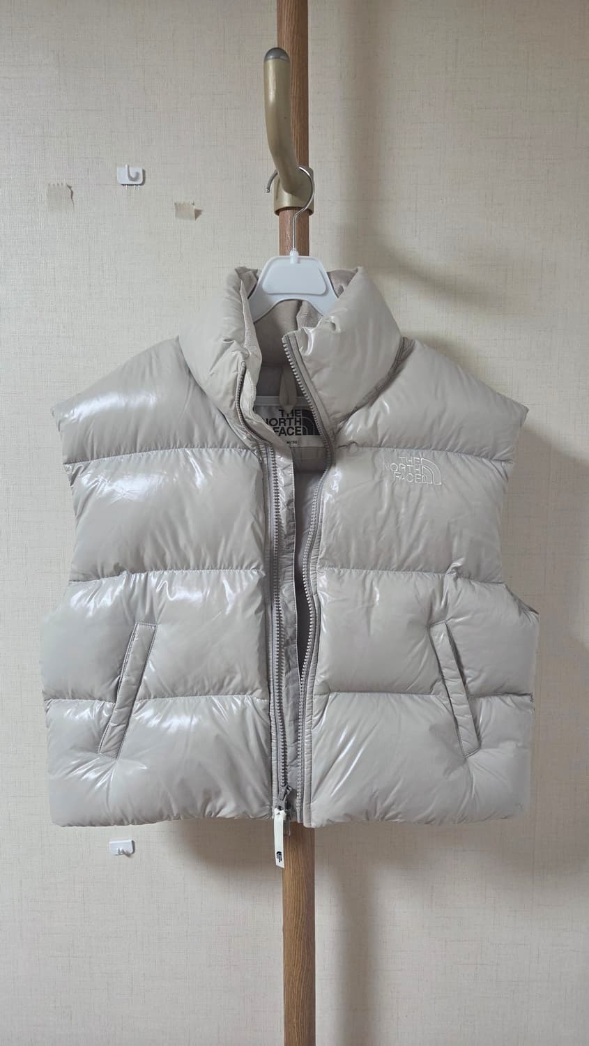 노스페이스 화이트 라벨 글로시 다운 베스트 화이트 샌드 상품이미지1