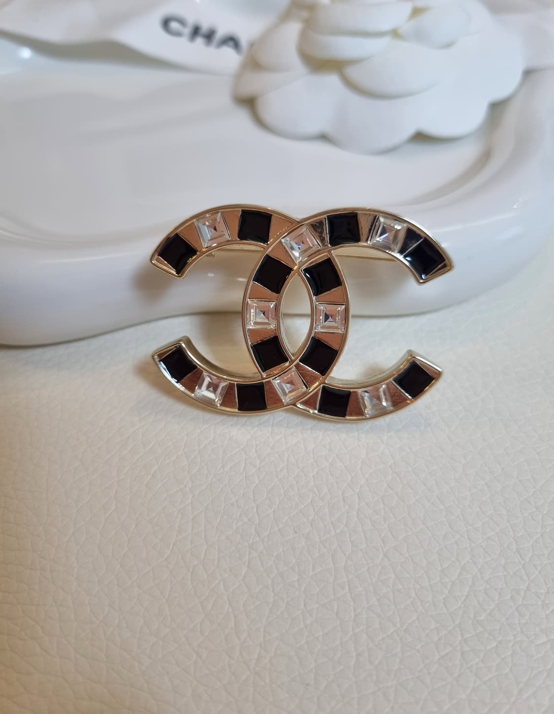 샤넬 블랙스톤스왈 CC로고 브로치 업사이클링 상품이미지2