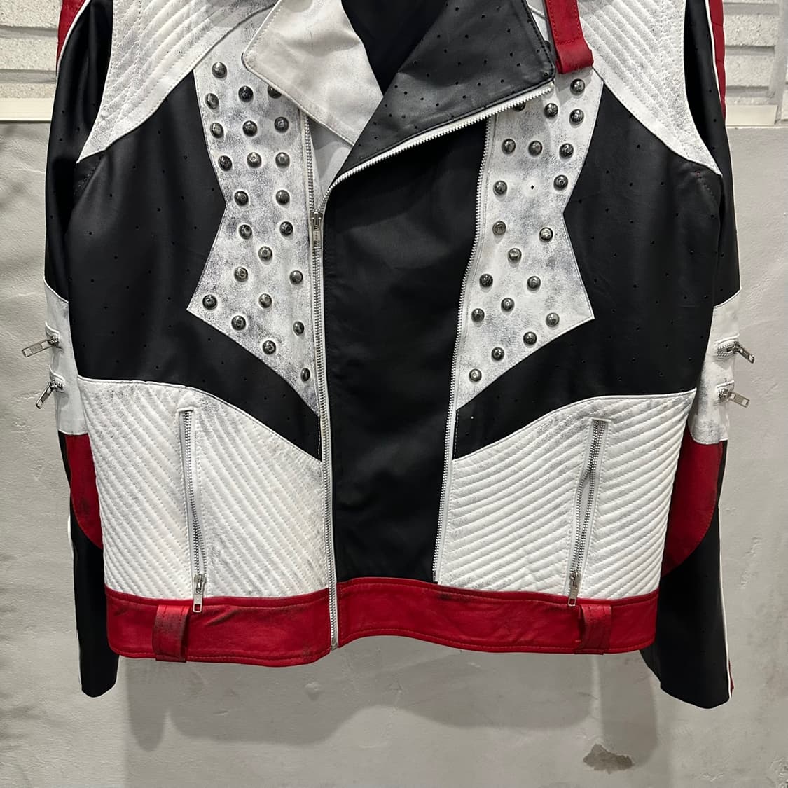 USA VINTAGE 레더 레이싱 자켓 백패치 스터드 지퍼 디테일 화이트 상품이미지5