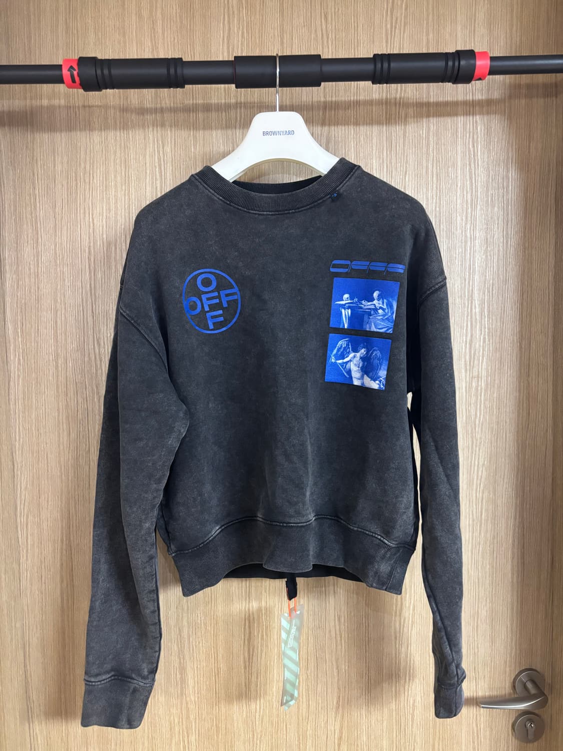 오프화이트 카라바지오 맨투맨 19FW 상품이미지1